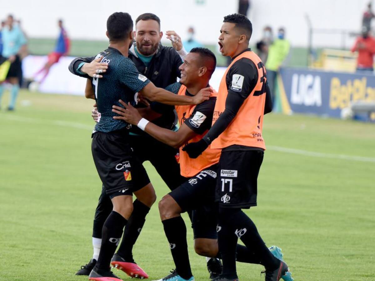 A Pereira no lo detiene nadie, le ganó e igualó a Patriotas en el descenso