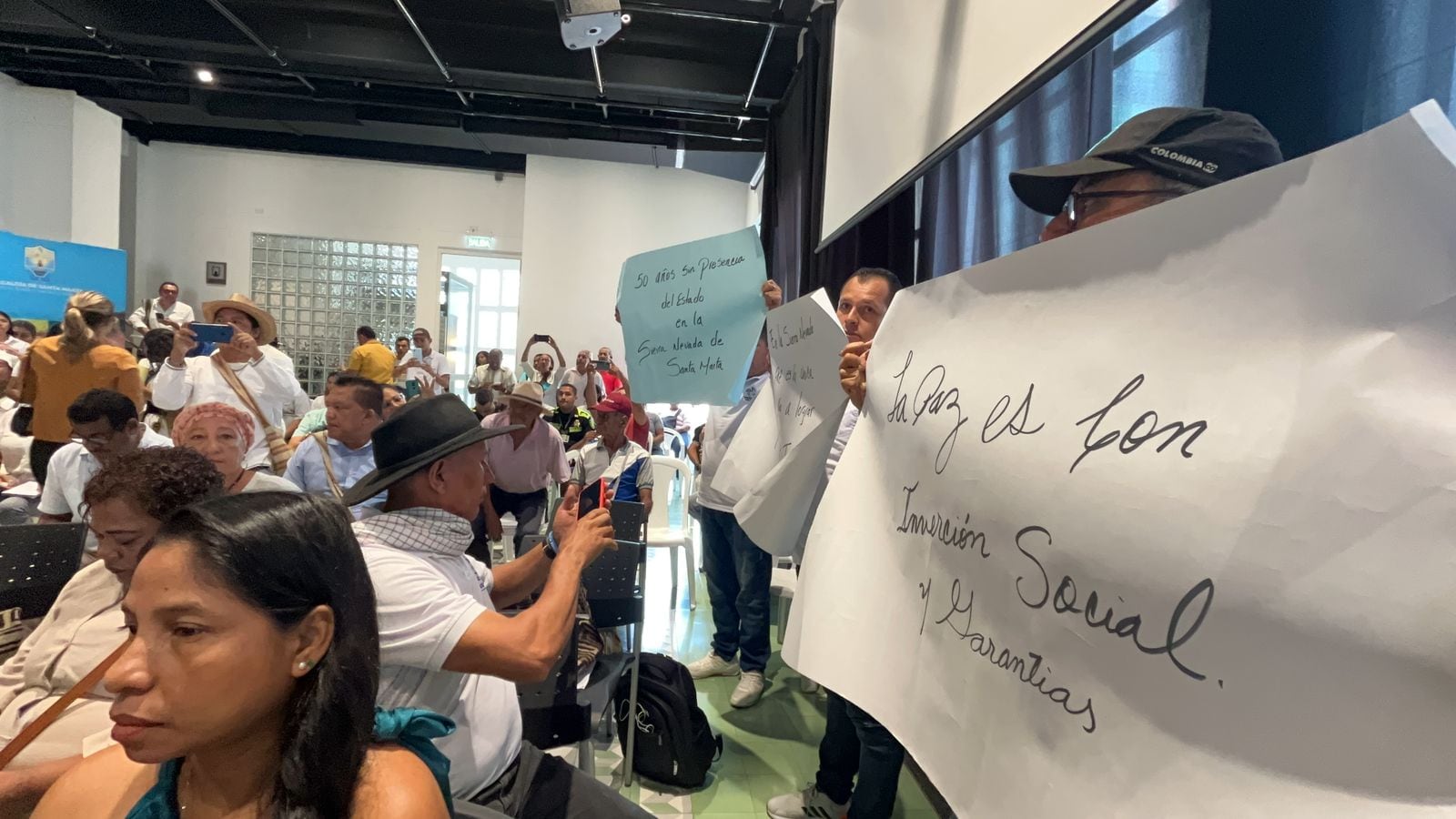 Audiencia pública de la Comisión de Derechos Humanos del Senado . Caracol Radio