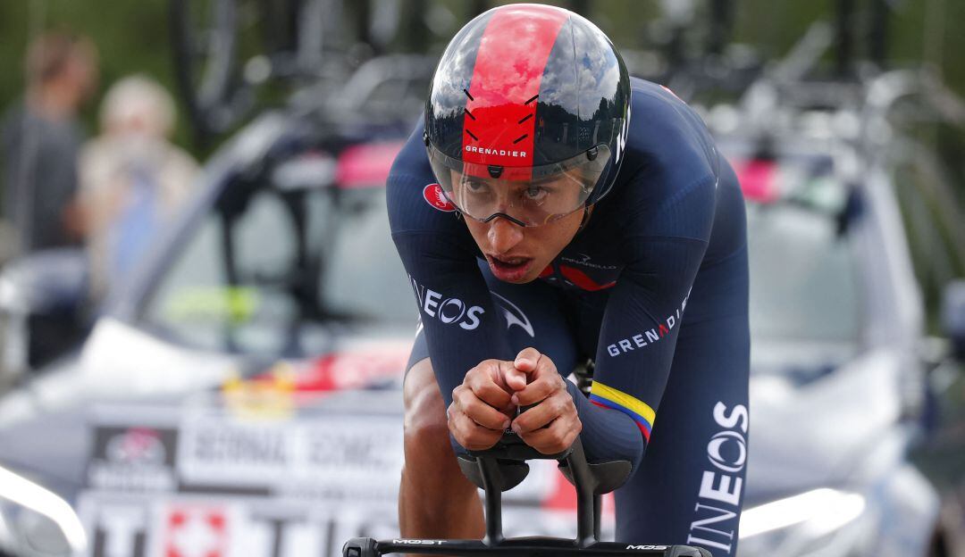 Egan Bernal durante la prueba contrarreloj en la primera etapa del Giro de Italia.