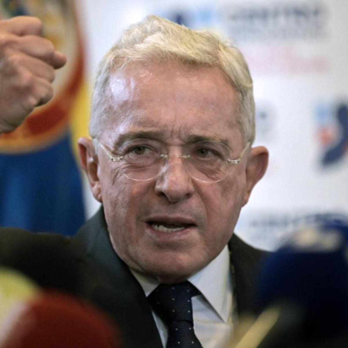 Suspenden audiencia de juicio Uribe: juez otorgó plazo para que la defensa revise pruebas