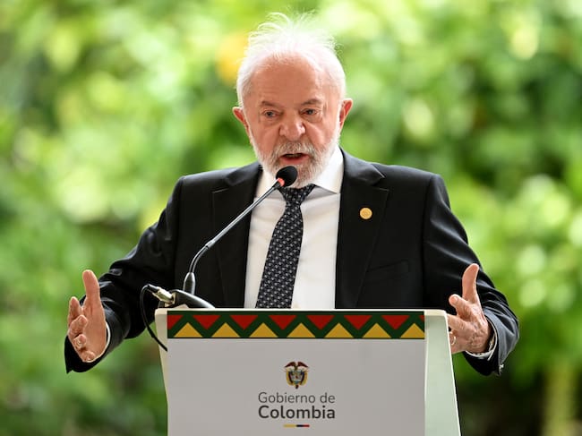 El presidente de Brasil, Luiz Inácio Lula da Silva, habla durante la Cumbre del Tratado de Cooperación Amazónica (OTCA) celebrada en Bogotá el 22 de agosto de 2025. (Foto de RAUL ARBOLEDA/AFP via Getty Images)
