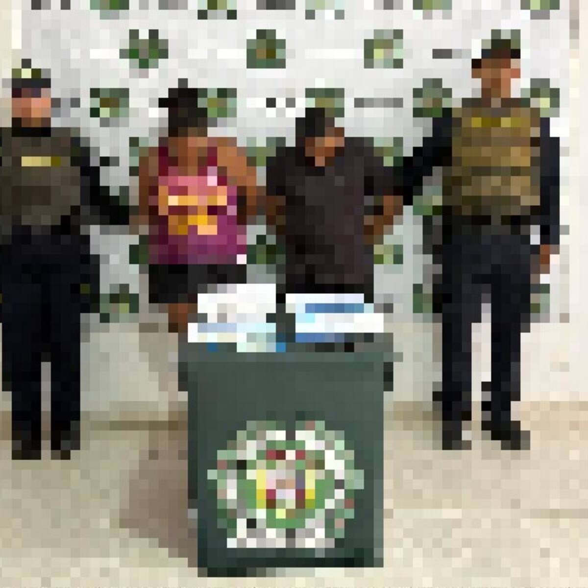 En Magangué- Bolívar pareja cayó con presunta droga, arma y panfletos del Clan del Golfo