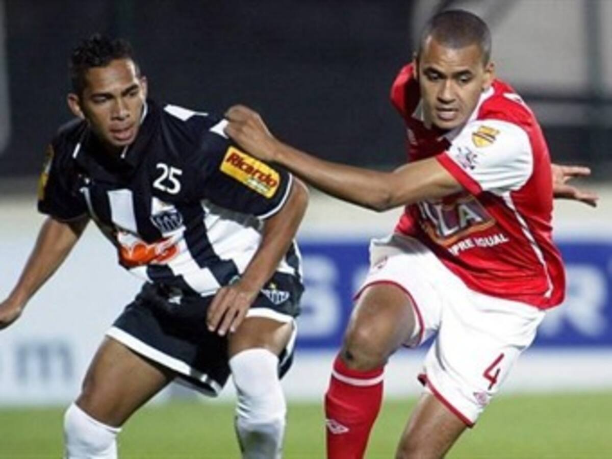 Atlético Mineiro rival de Santa Fe, llegó a Bogotá sin técnico y con suplentes