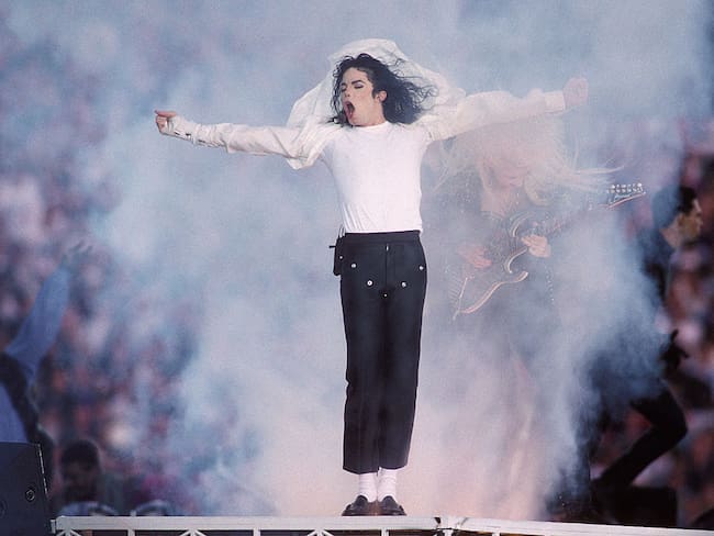 Michael Jackson en su presentación en el show de mediotiempo del Super Bowl XXVII. (Photo by Steve Granitz/WireImage)
