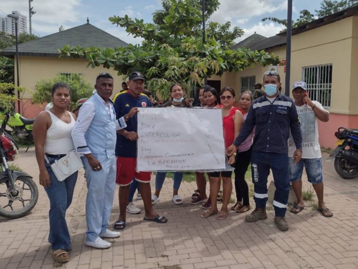 En barrio 20 de julio denuncian a inspector por presuntas irregularidades