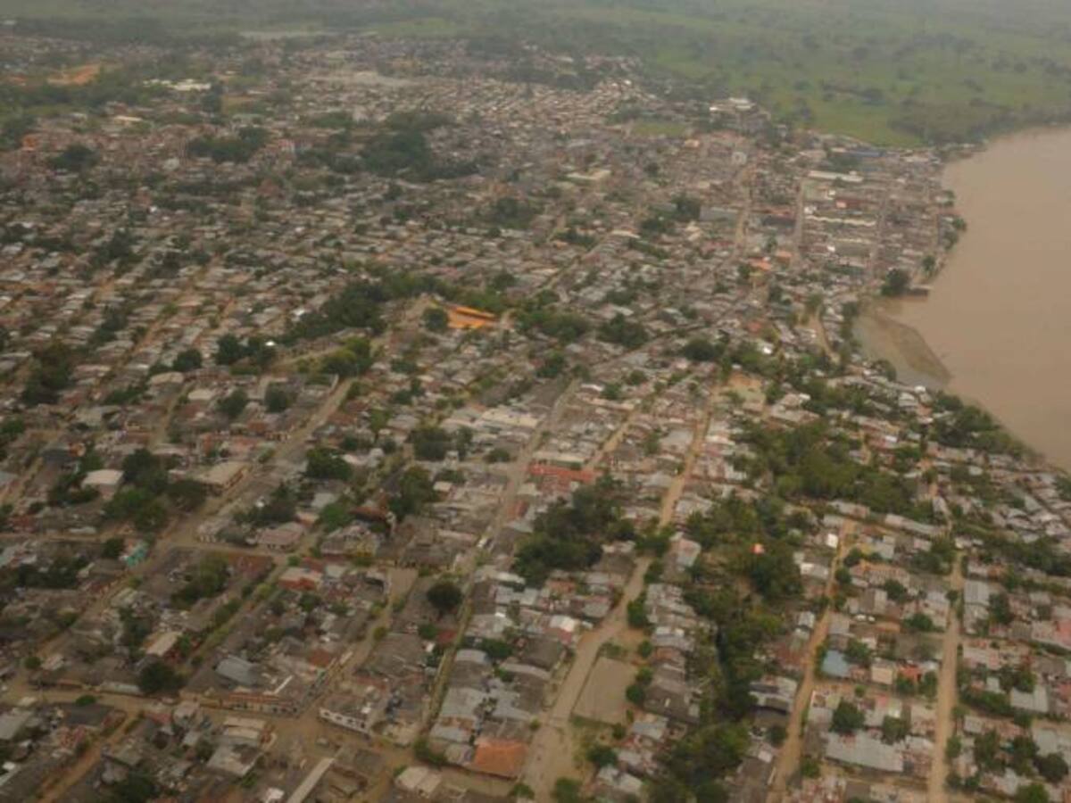 Ordenan evacuar 60.000 personas de Caucasia
