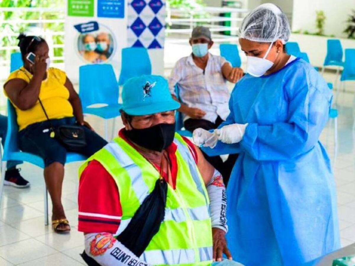 Aplicación de segundas dosis de Moderna en Cedesarrollo