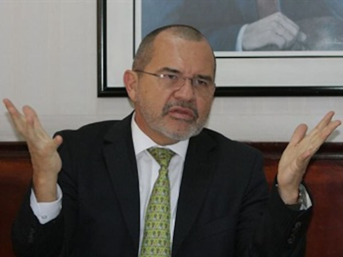 Candidato a contralor está impedido para ser elegido antes del 7 de agosto
