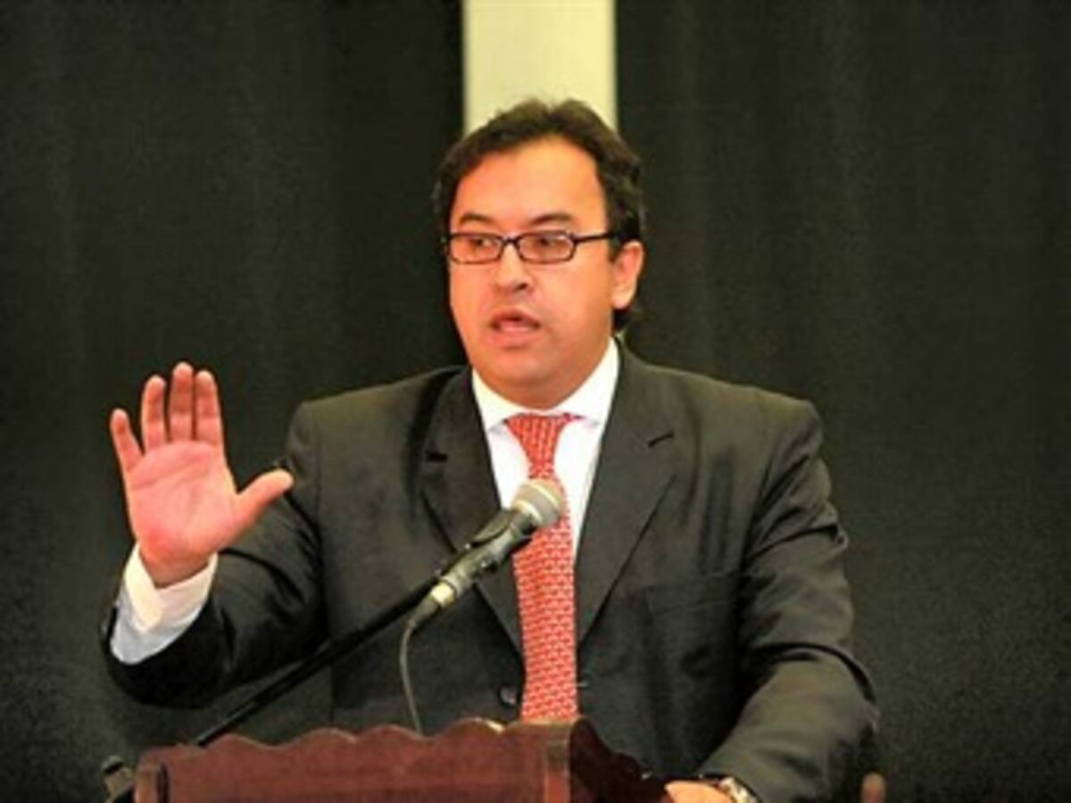 Alfonso Prada, primero en abandonar barco de Alianza Verde
