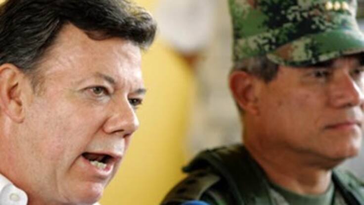 Revocan orden de captura contra el ex ministro Juan Manuel Santos y el general Freddy Padilla