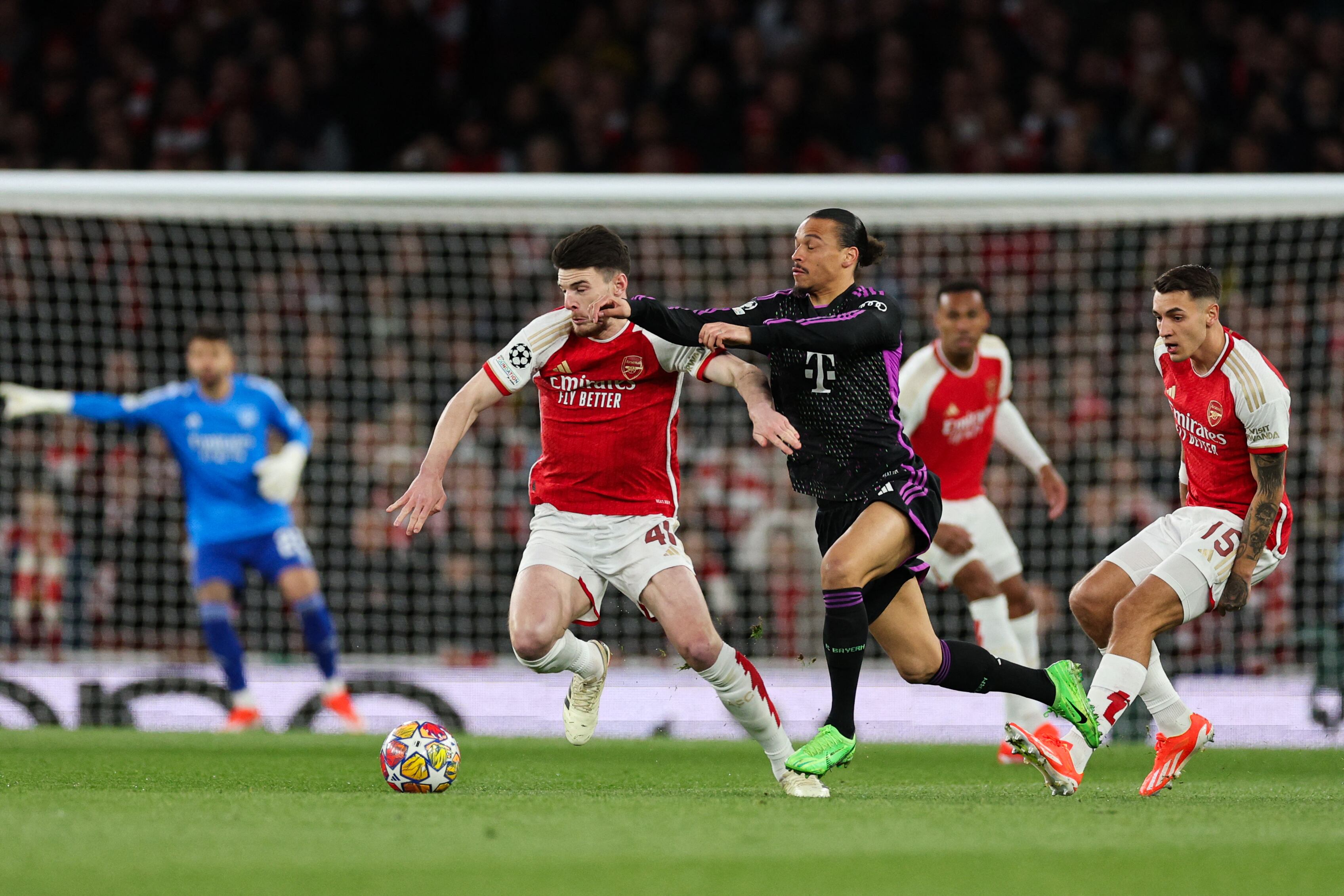Arsenal frente al Bayern Múnich. (Photo by Adrian DENNIS / AFP) (Photo by ADRIAN DENNIS/AFP via Getty Images)