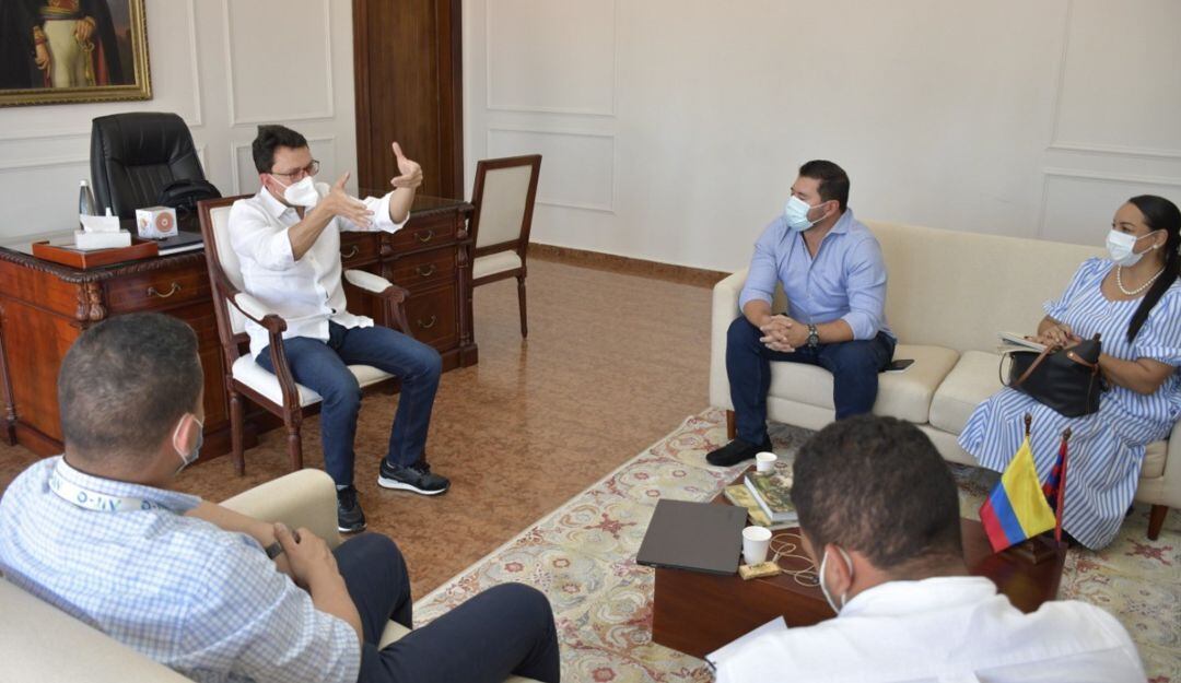 Reunión con el Gobernador Carlos Caicedo. 