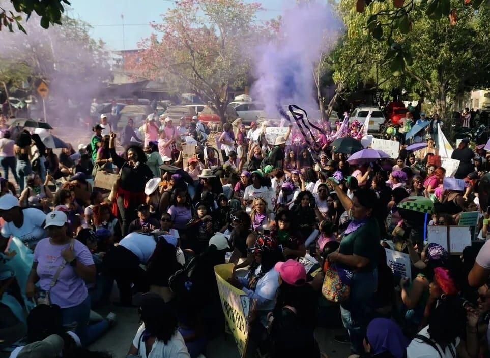 Mujeres marchando en Barranquilla. Foto: cortesía.
