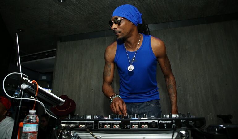 Snoop Dogg es un rapero, cantante, productor y actor estadounidense