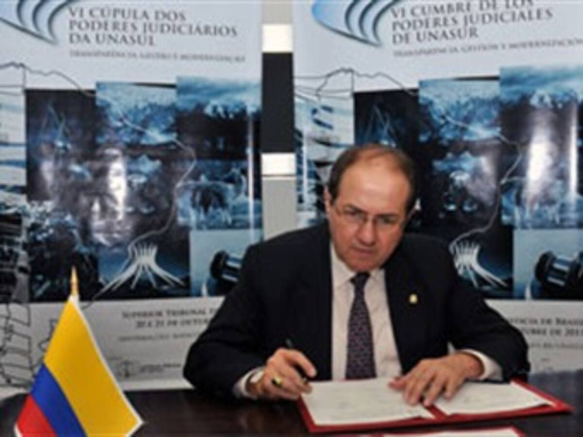 Magistrado de la Corte amplía denuncia para que se establezca si aceptaron un soborno