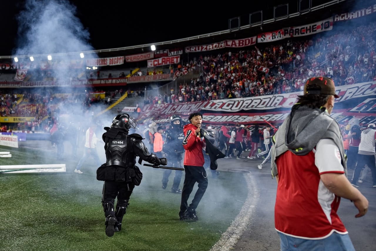 América pudo retirarse del partido ante Santa Fe, ante batalla campal en El Campin: dura revelación / Colprensa