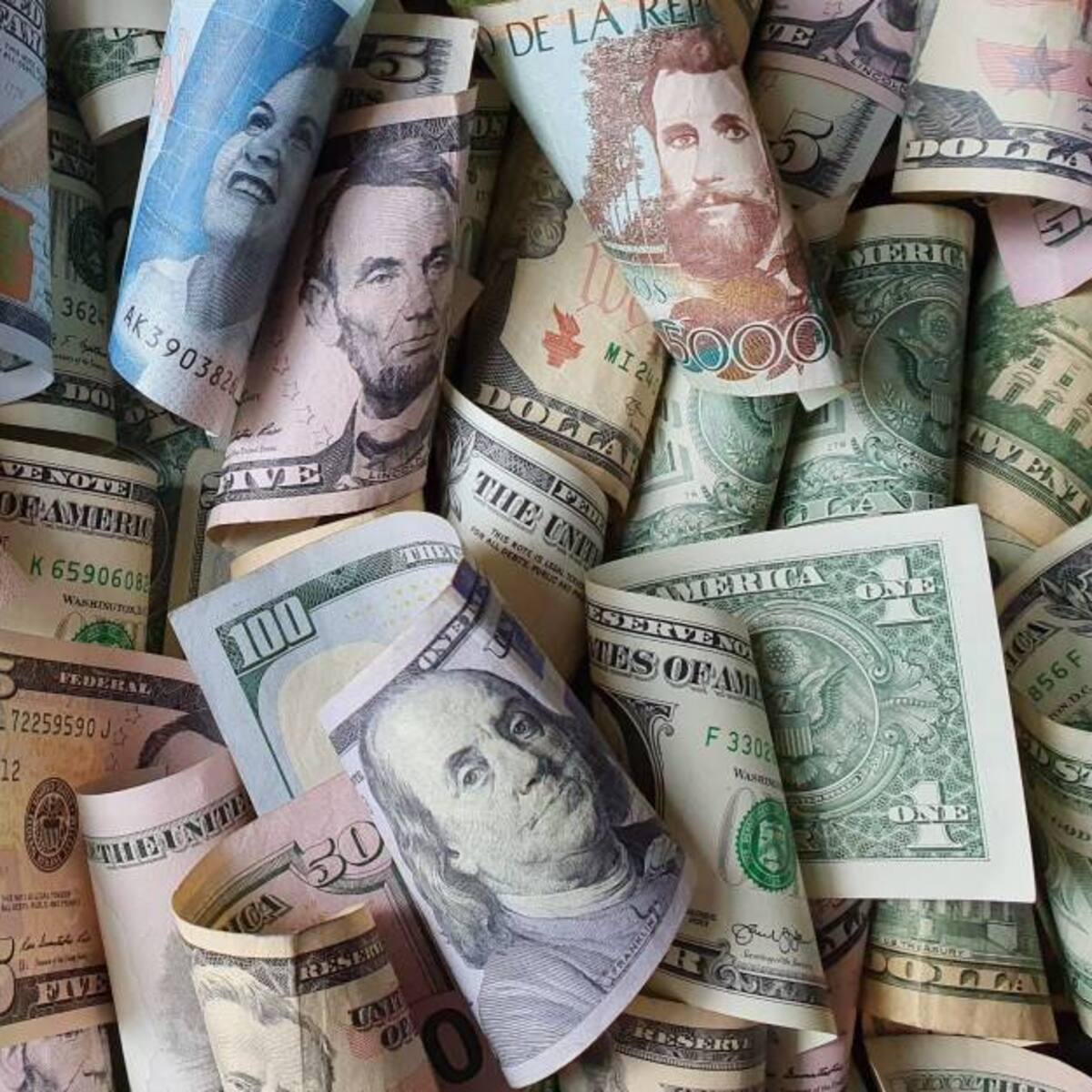 Embajada de Colombia en EE.UU. contrató una agencia de PR por 45.000 USD mensuales