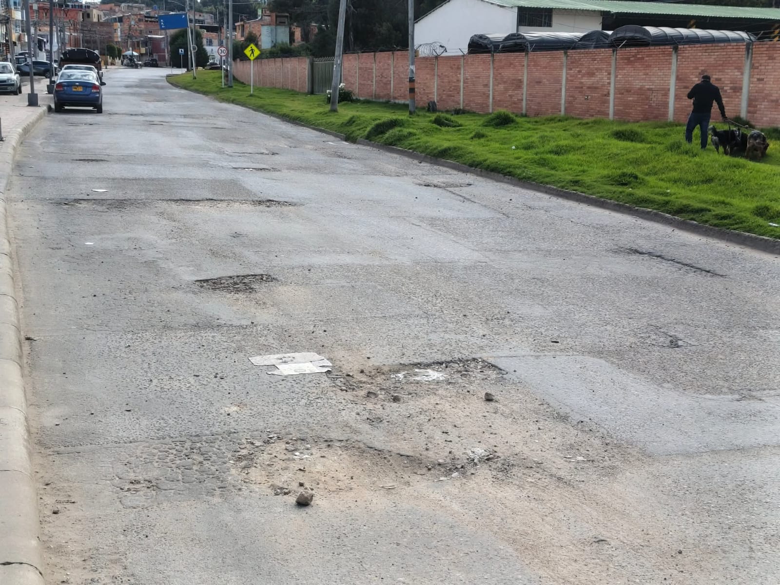 La comunidad del barrio El Dorado, al oriente de Tunja, están inconformes con el mal estado en el que se encuentran las vías / Foto: Suministrada.