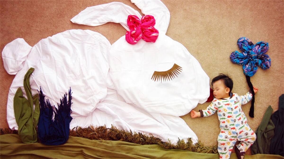 Mientras el niño chino Wengenn Liao duerme, su madre, Queenie Liao, imagina sus sueños en elaboradas composiciones fotográficas. Ahora un libro publicado en Taiwán, "El bebé durmiente" ("Wengenn in Wonderland" en su edición en inglés), recoge las mejores imágenes.