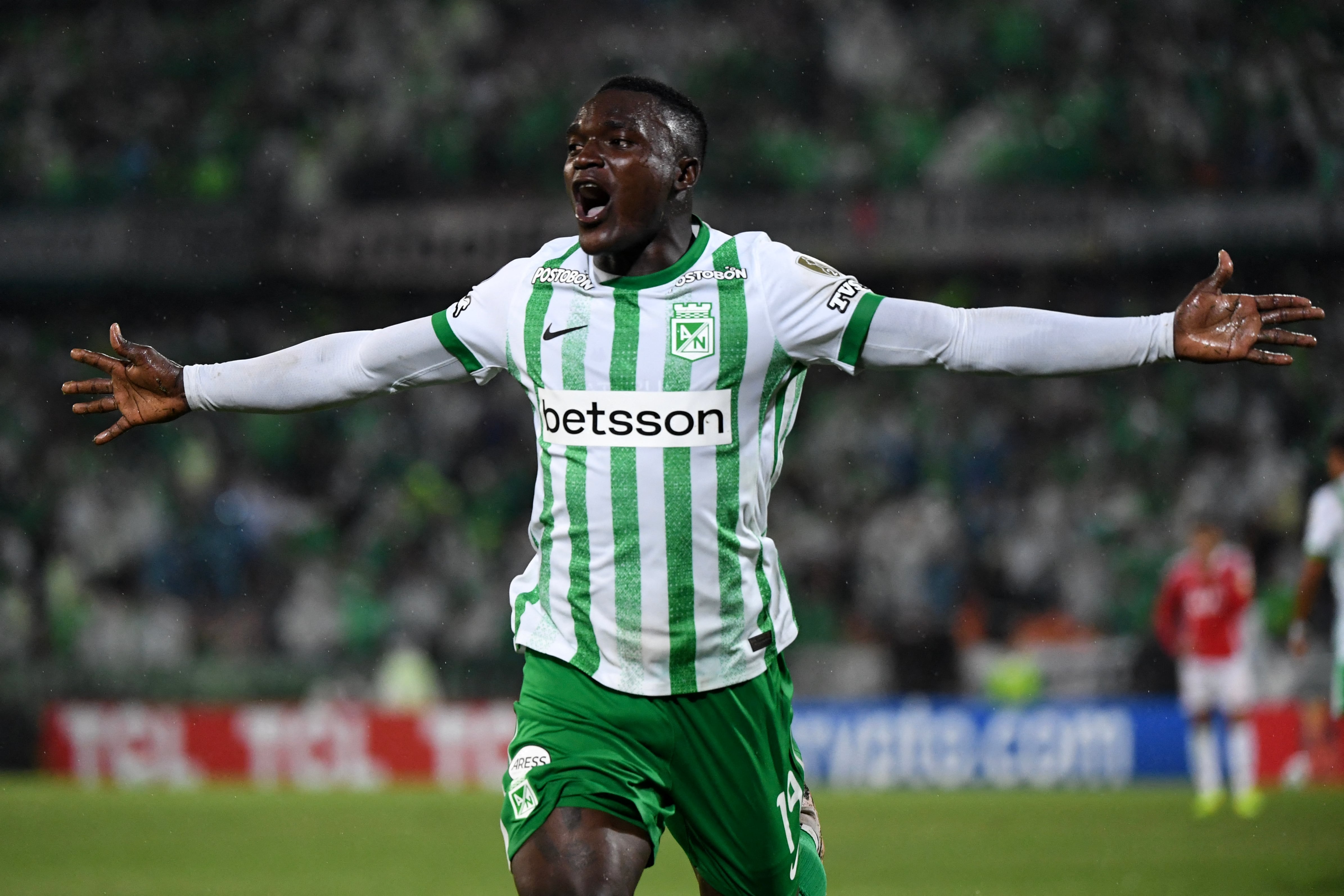 Nacional estaría cerca de vender a Kevin Viveros por millonaria cifra: así va la negociación. (Photo by JAIME SALDARRIAGA/AFP via Getty Images)