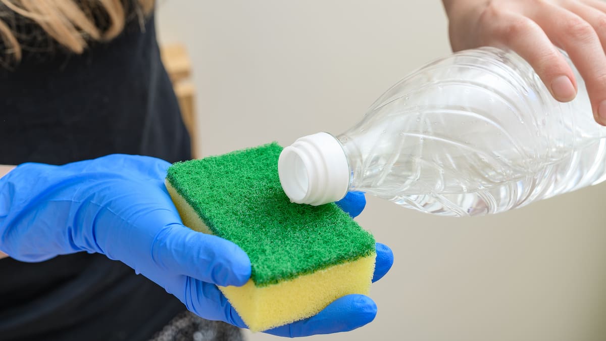 ¿Para qué sirve rociar vinagre blanco en la casa? Tiene varios beneficios que quizás no conozca