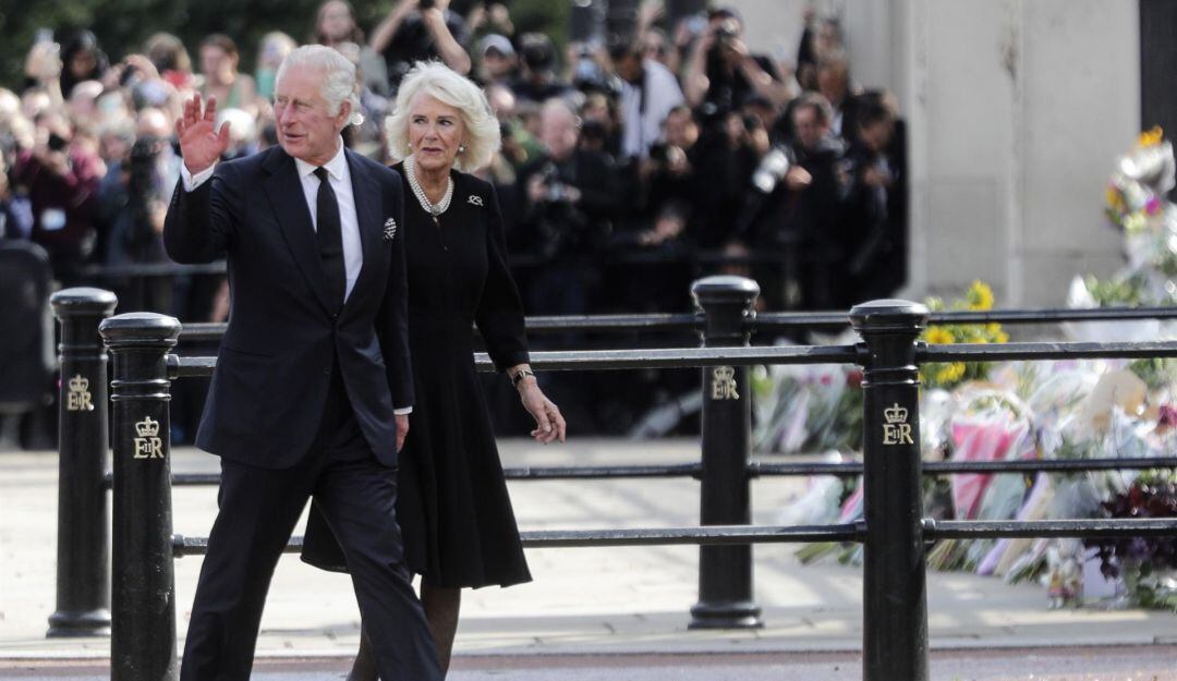 Carlos regresa a Londres