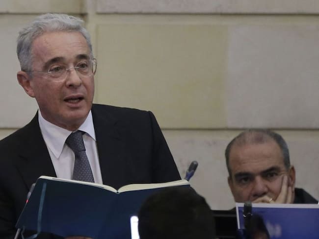 Exministro de Justicia Jorge Londoño pide apoyar a jueces del caso A. Uribe