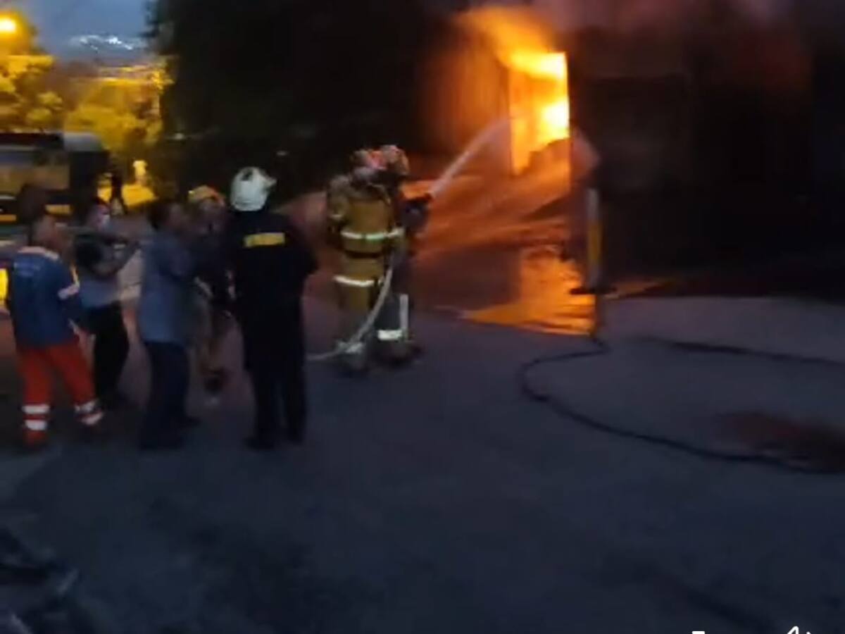 Incendio generado en taller de motos, quemó dos pisos en Santa Fe de Antioquia