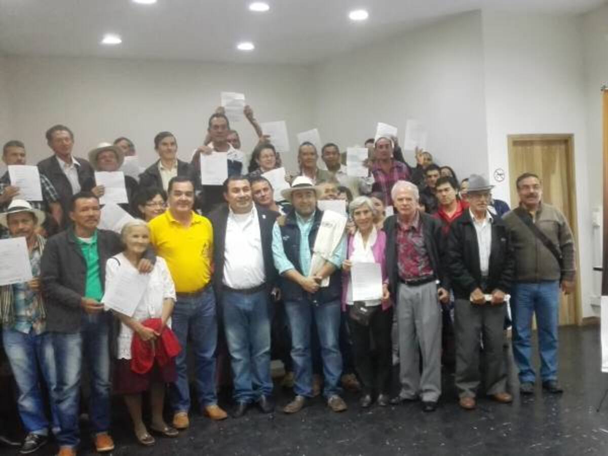 Pequeños cafeteros de Manizales reciben ayudas para sus cultivos