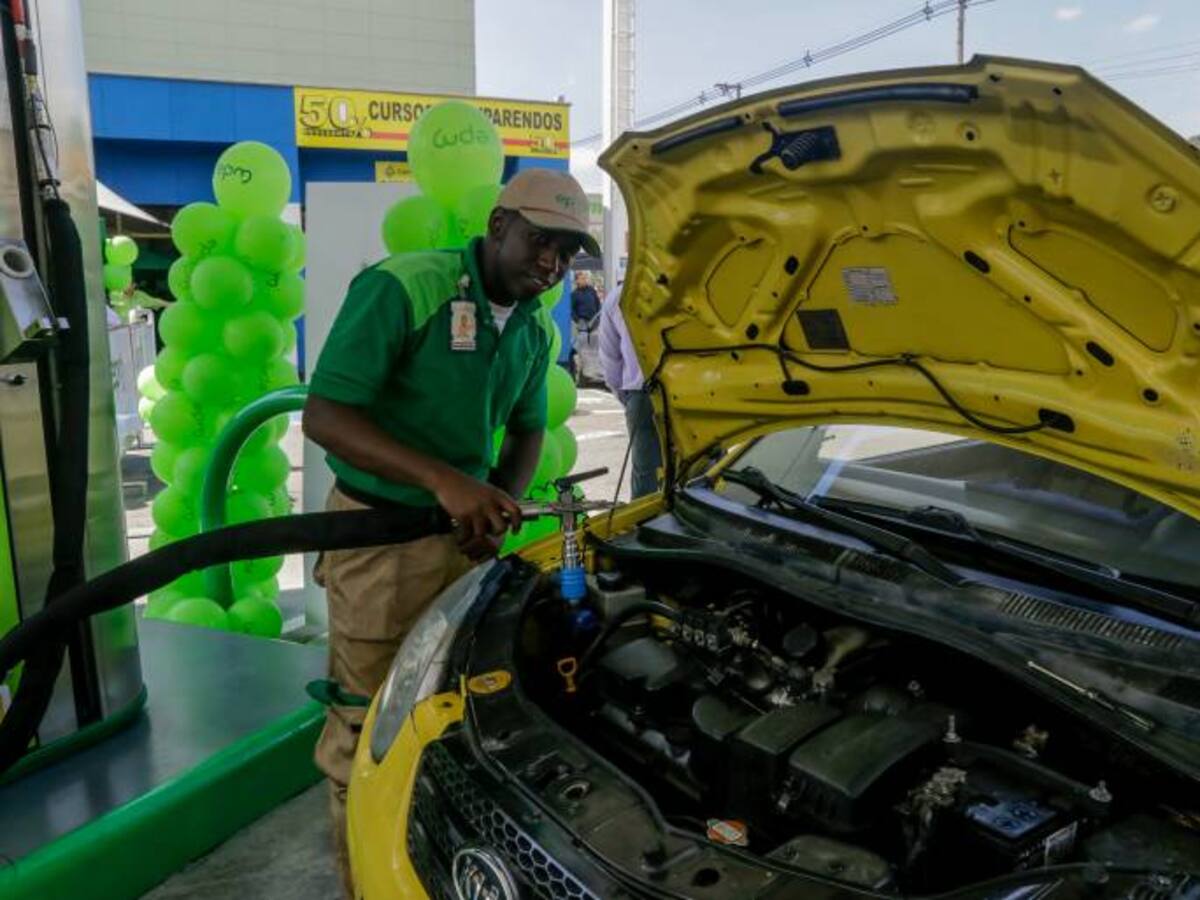 Alza en el precio del dólar subió el valor del gas vehicular en Medellín