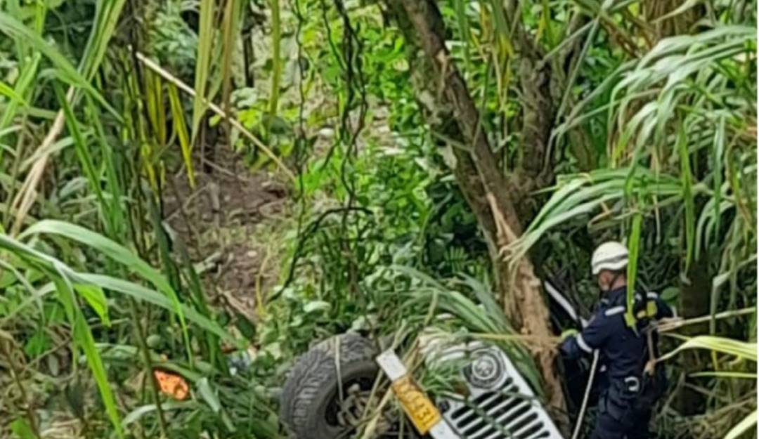 Accidente en el sector La Cabaña. Crédito: Cuerpo Oficial de Bomberos Manizales 