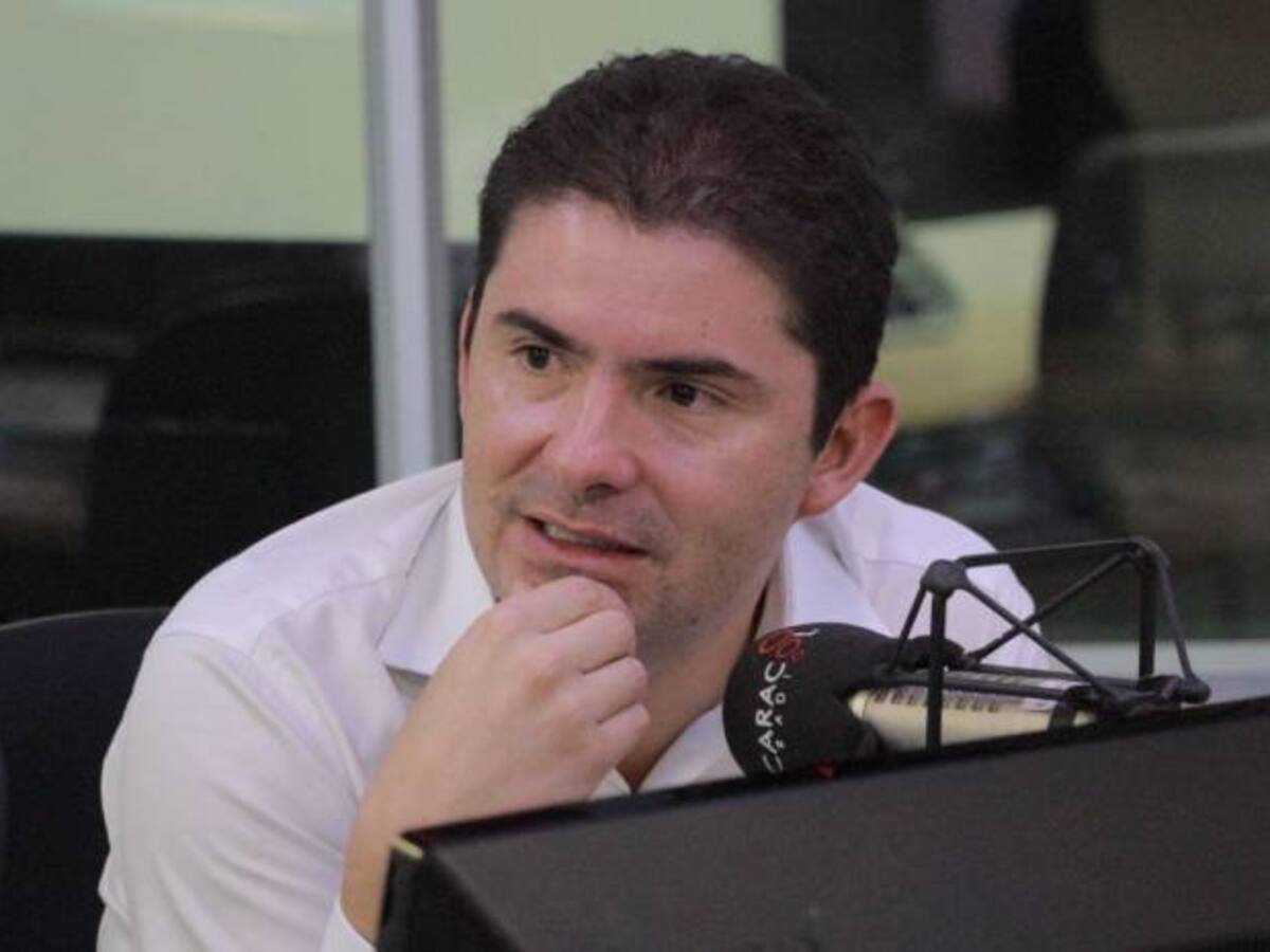 Lo de Venezuela hay que manejarlo sin buscar titulares ni votos: Henao