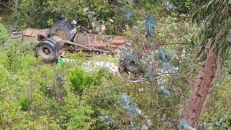 En Boyacá, cuatro personas murieron y otras 22 heridas, al rodar un bus a un abismo