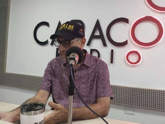 El mandatario dijo en Caracol Radio que el presidente Duque está en una "encrucijada" por la solicitud de suspensión de la Contraloría Distrital