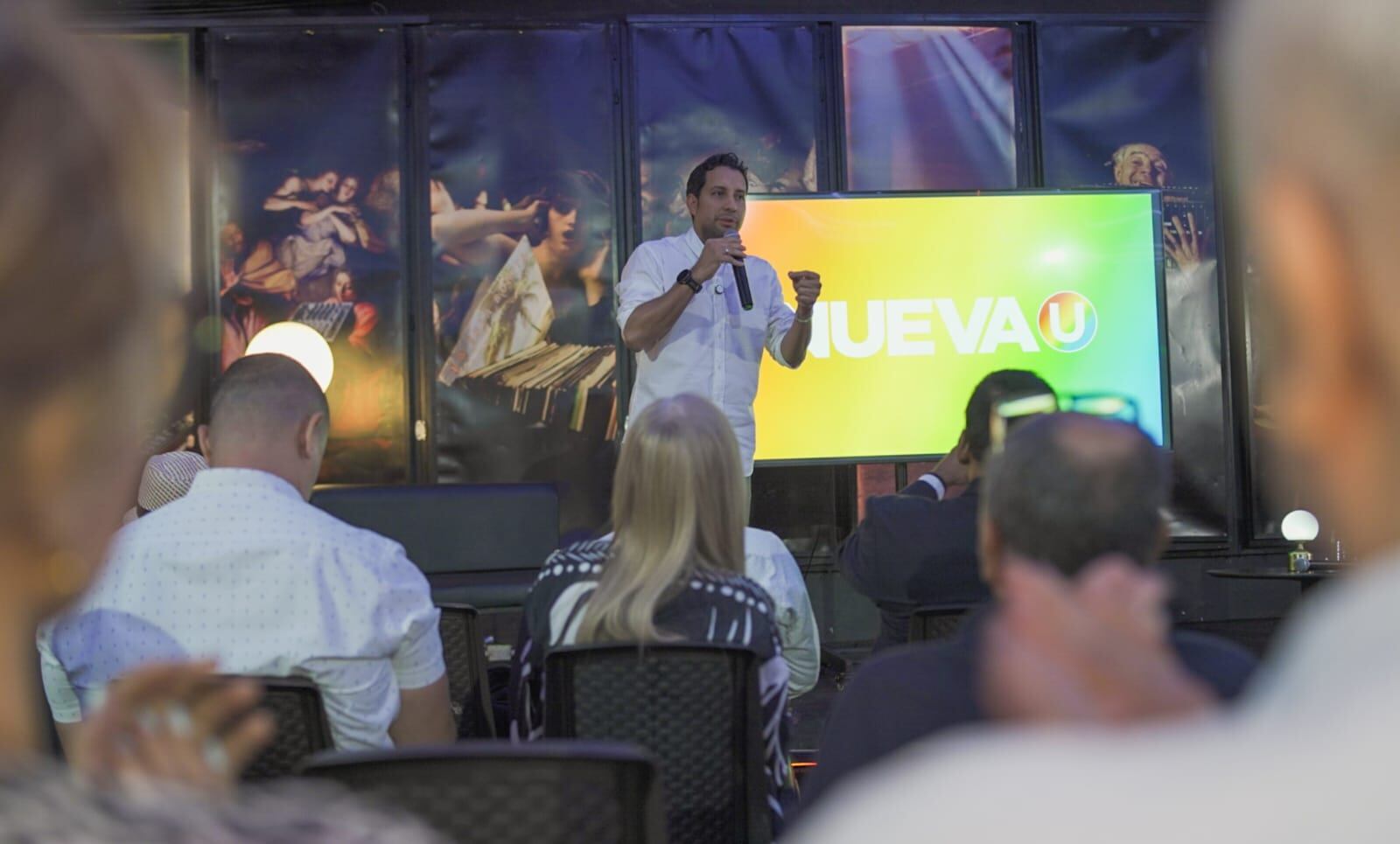 Representante a la Cámara Julián López lanzó en Cali su movimiento "La Nueva U"