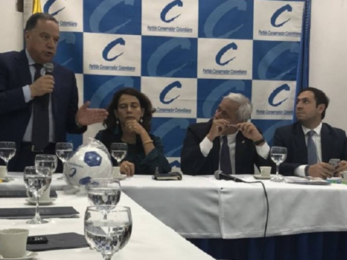 Conservadores oficializan que serán bancada de Gobierno