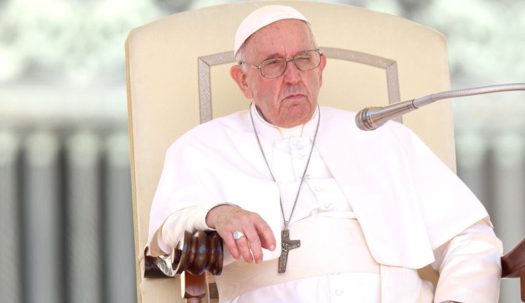 Papa Francisco en medio de una Eucaristía