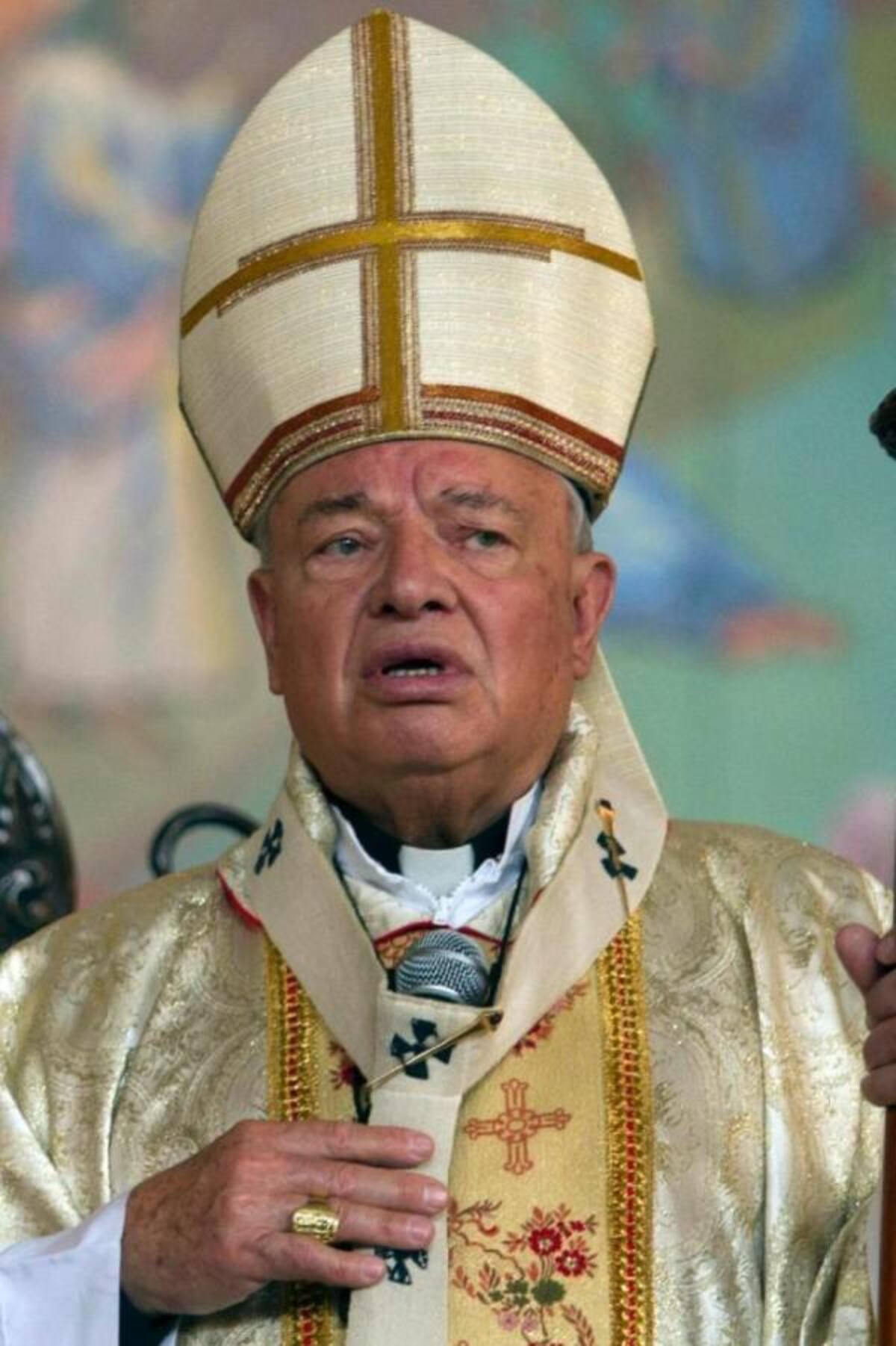 uan Sandoval Íñiguez, tiene 79 años, arzobispo de la Arquidiócesis de Guadalajara desde el 21 de abril de 1994 hasta su renuncia aceptada el 7 de diciembre de 2011 por el papa Benedicto XVI.