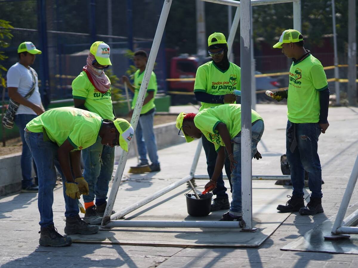 Dumek Turbay llegó a barrio Huellas Alberto Uribe y apoyó intervención del parque