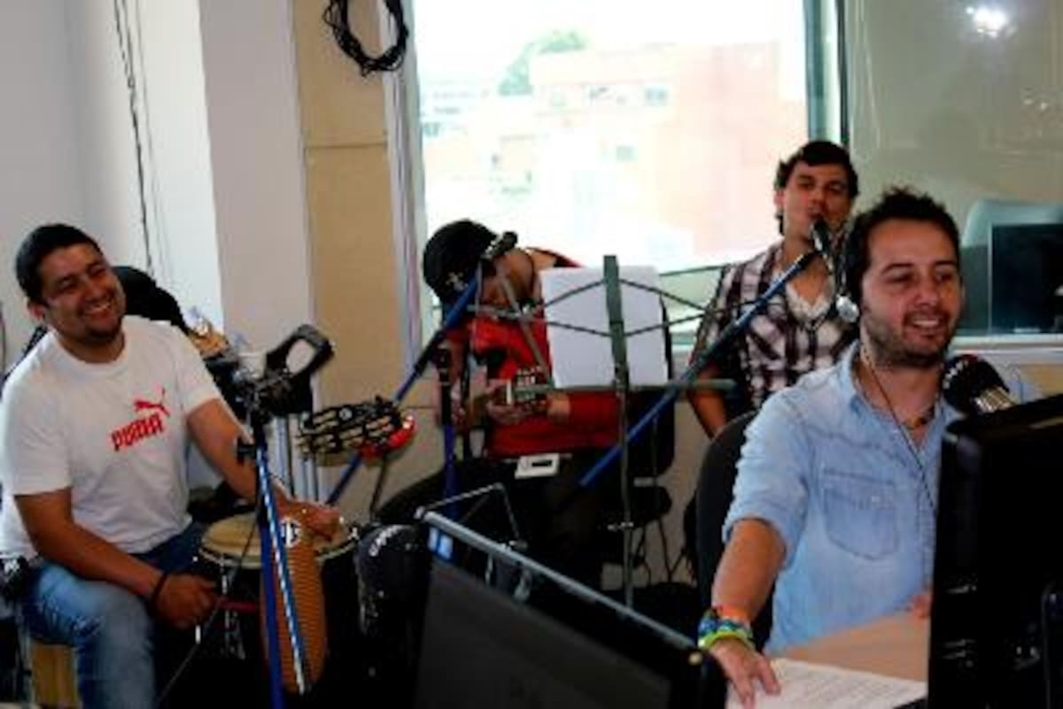 Músicos  y Carlos Marín en La ventana. Abril 2.