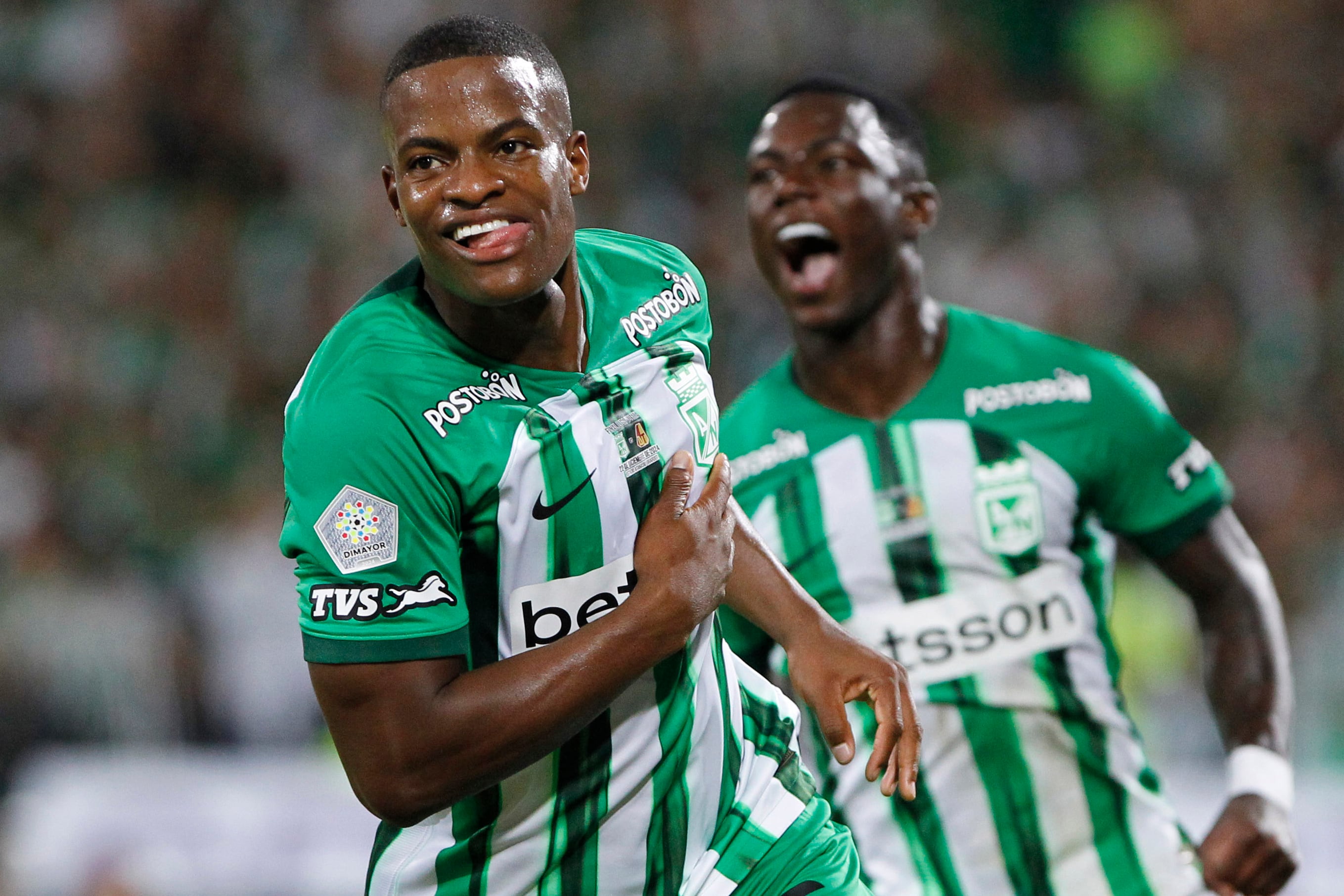 AME7008. MEDELLÍN (COLOMBIA), 22/12/2024.- Andrés Felipe Román de Nacional celebra un gol este domingo, en el partido de vuelta de la final de la Liga Profesional de Colombia entre Atlético Nacional y Deportes Tolima en el estadio Atanasio Girardot en Medellín (Colombia). EFE/ STR