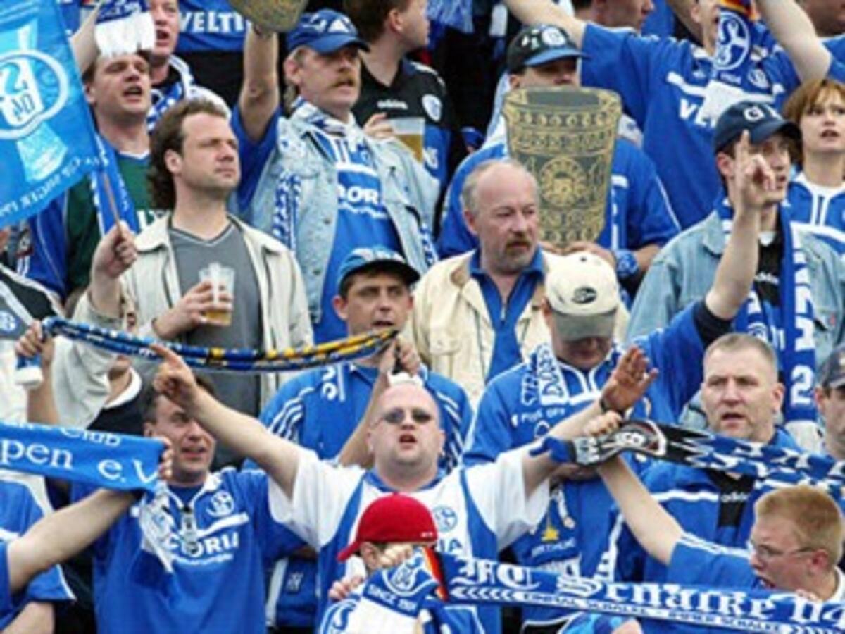 Un aficionado del Schalke pagará un año de cárcel por agredir a la autoridad