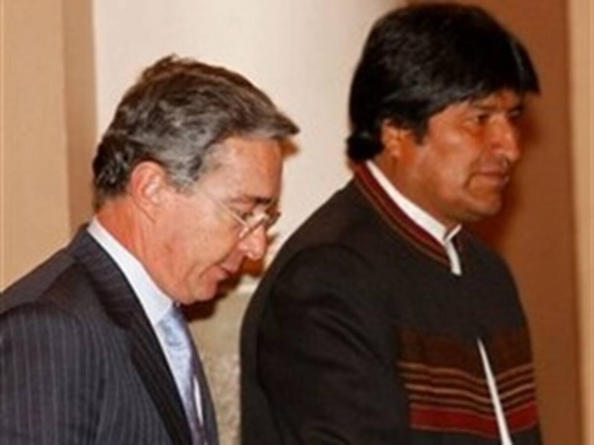Uribe habló con Alan García y con Evo Morales sobre acuerdo con EEUU