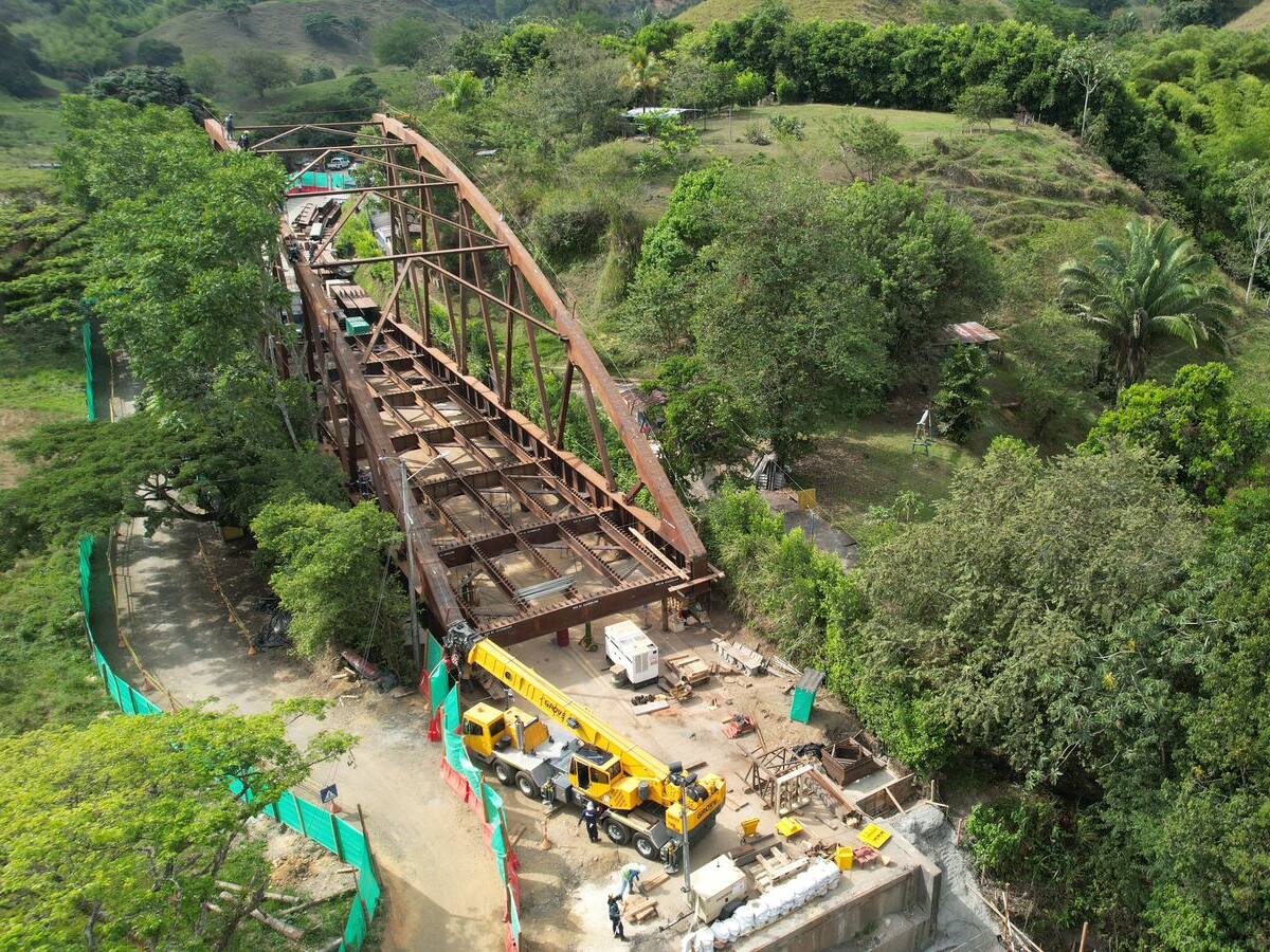 En octubre estará listo en nuevo puente en El Alambrado, que une al Valle con el Quindío