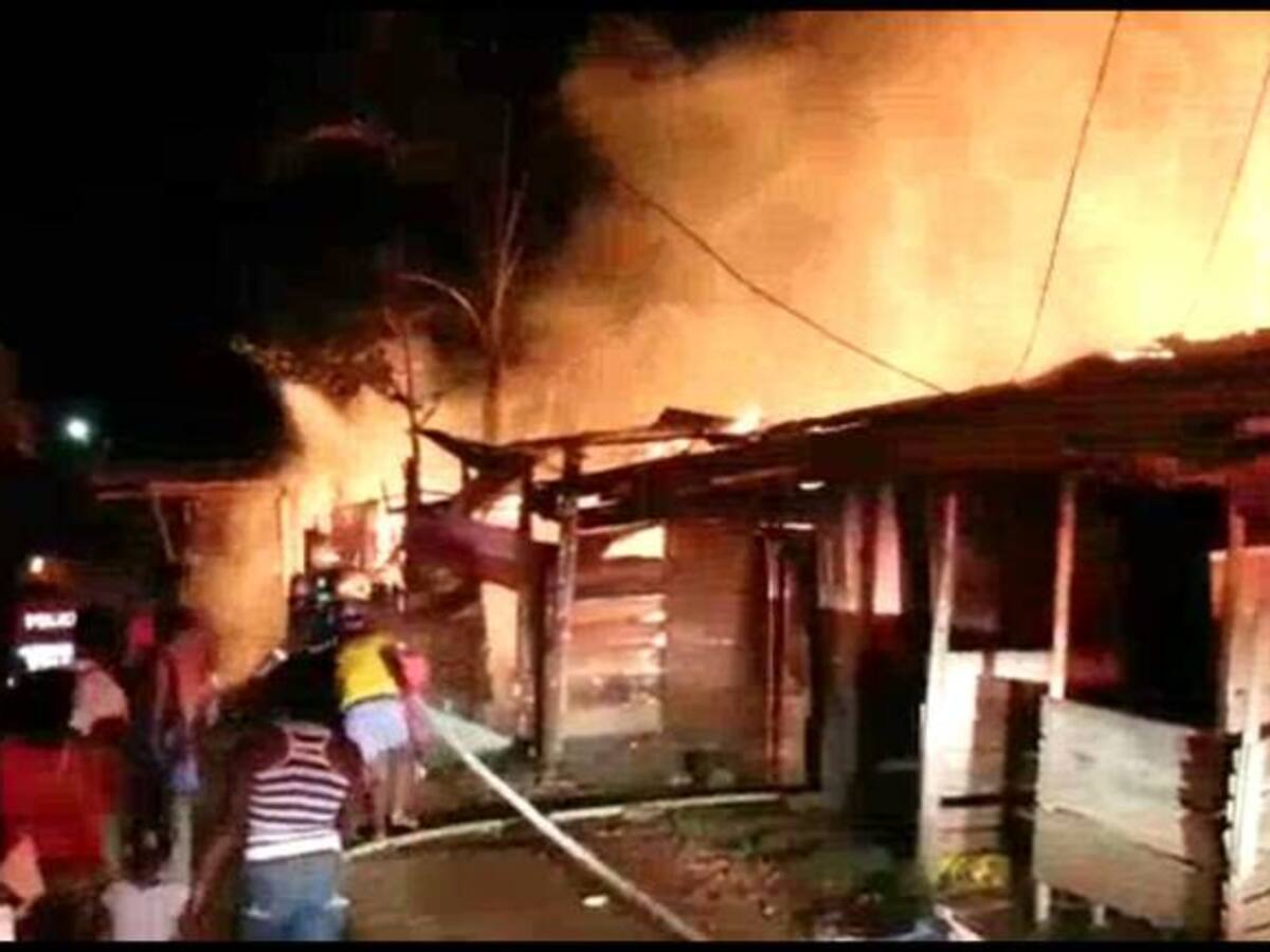 Incendio arrasó con 4 viviendas en el oriente de Cali