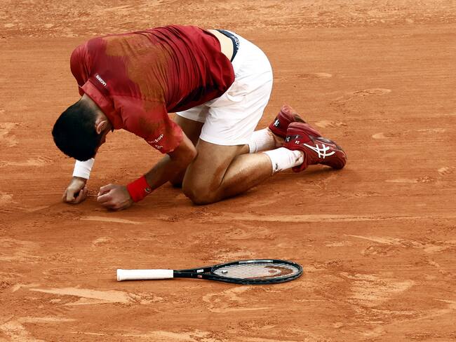 Novak Djokovic se lesiona en los octavos de final del Roland Garros