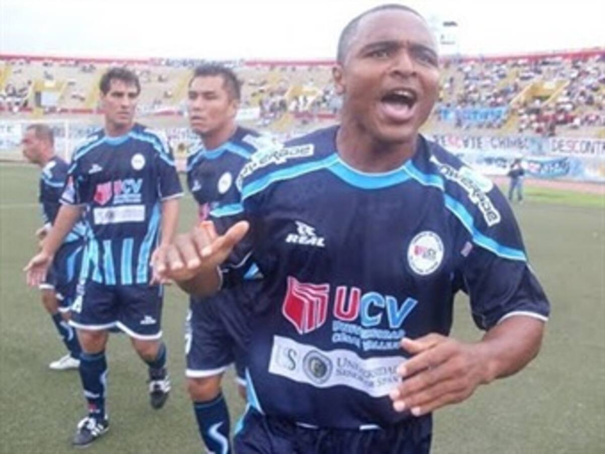 Héctor Hurtado anota gol en derrota de César Vallejo ante Barcelona de Ecuador