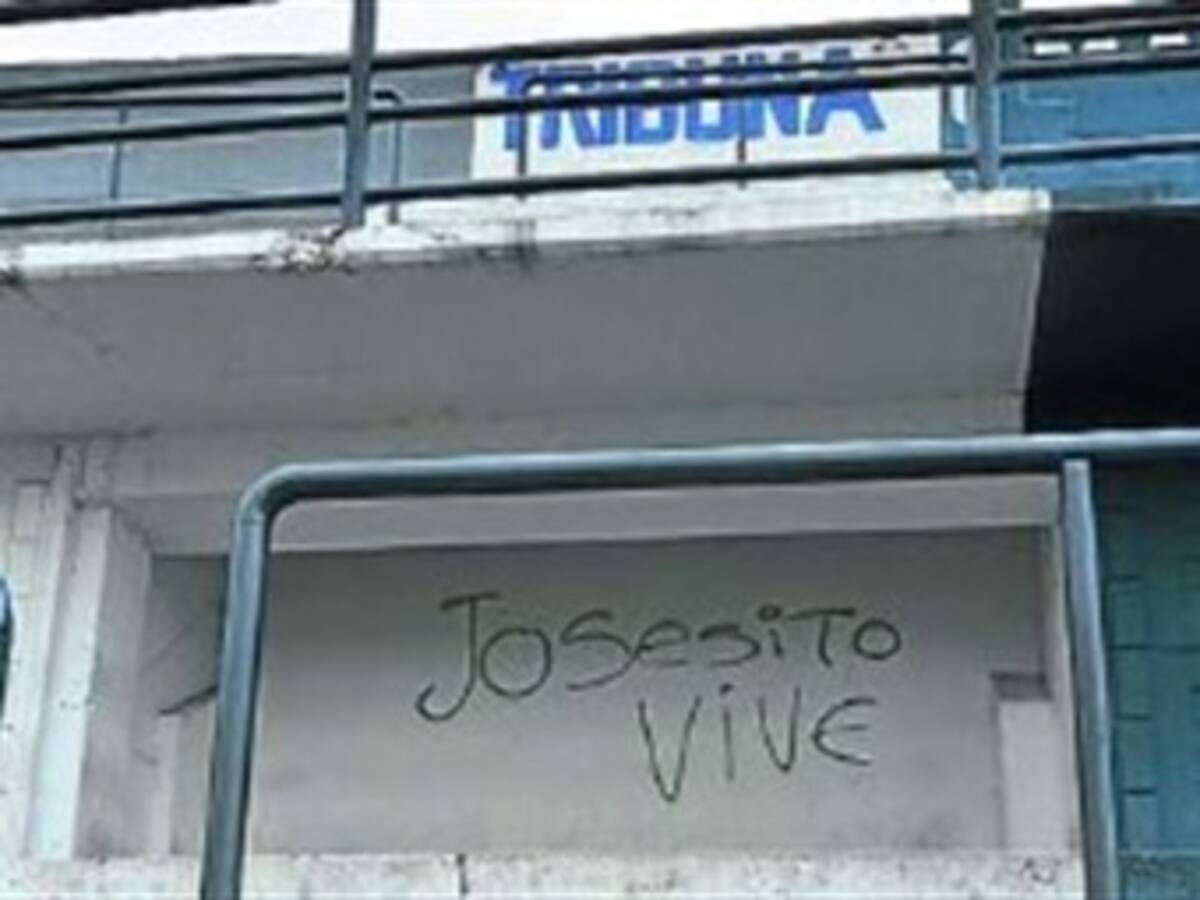 La barra brava del Quilmes entró un muerto en ataúd al estadio