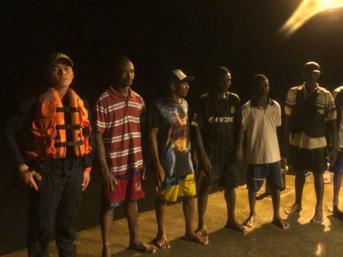 Rescatan siete pescadores náufragos en cercanías a Juanchaco