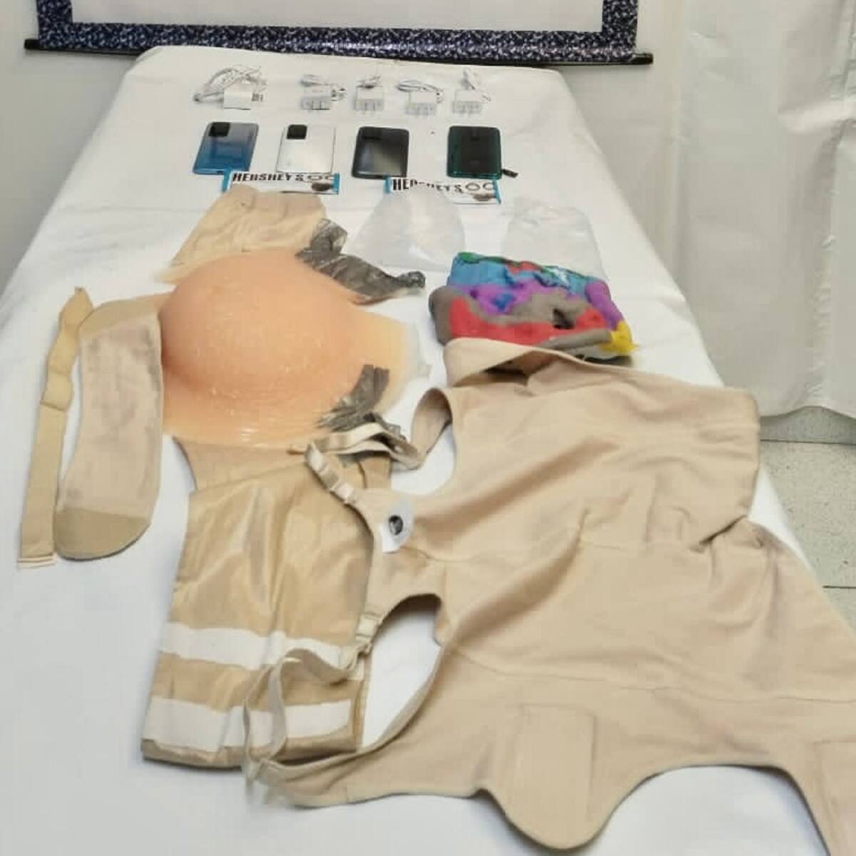 Mujer fingió embarazo para ingresar licor y celulares a la cárcel La Picota